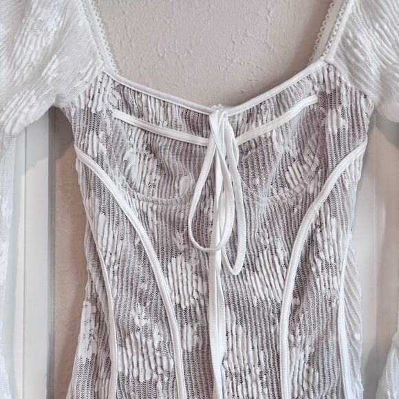 Elegant White Bridal Lace Dress - Picture 5 of 5